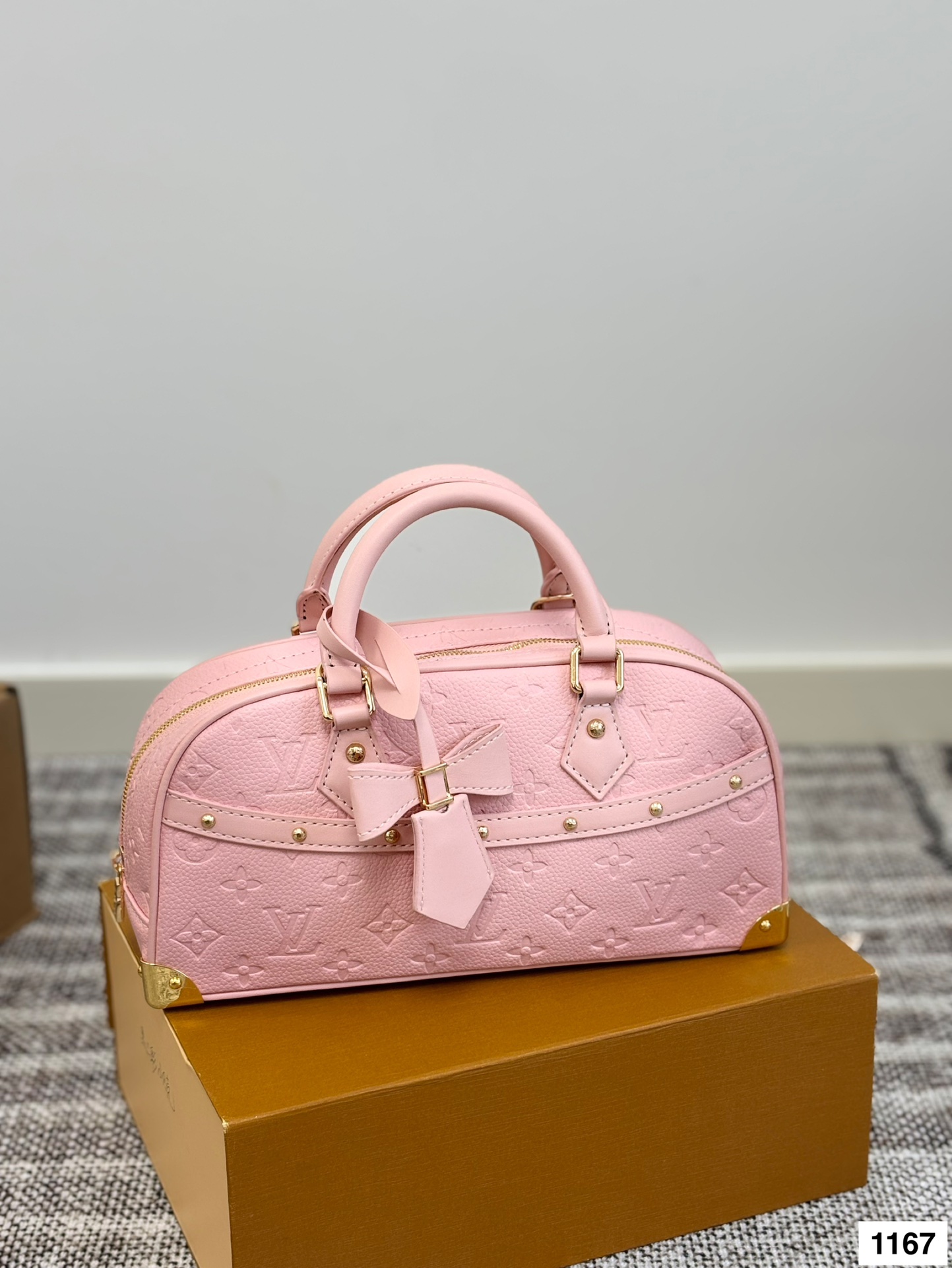 LV simple shell bag