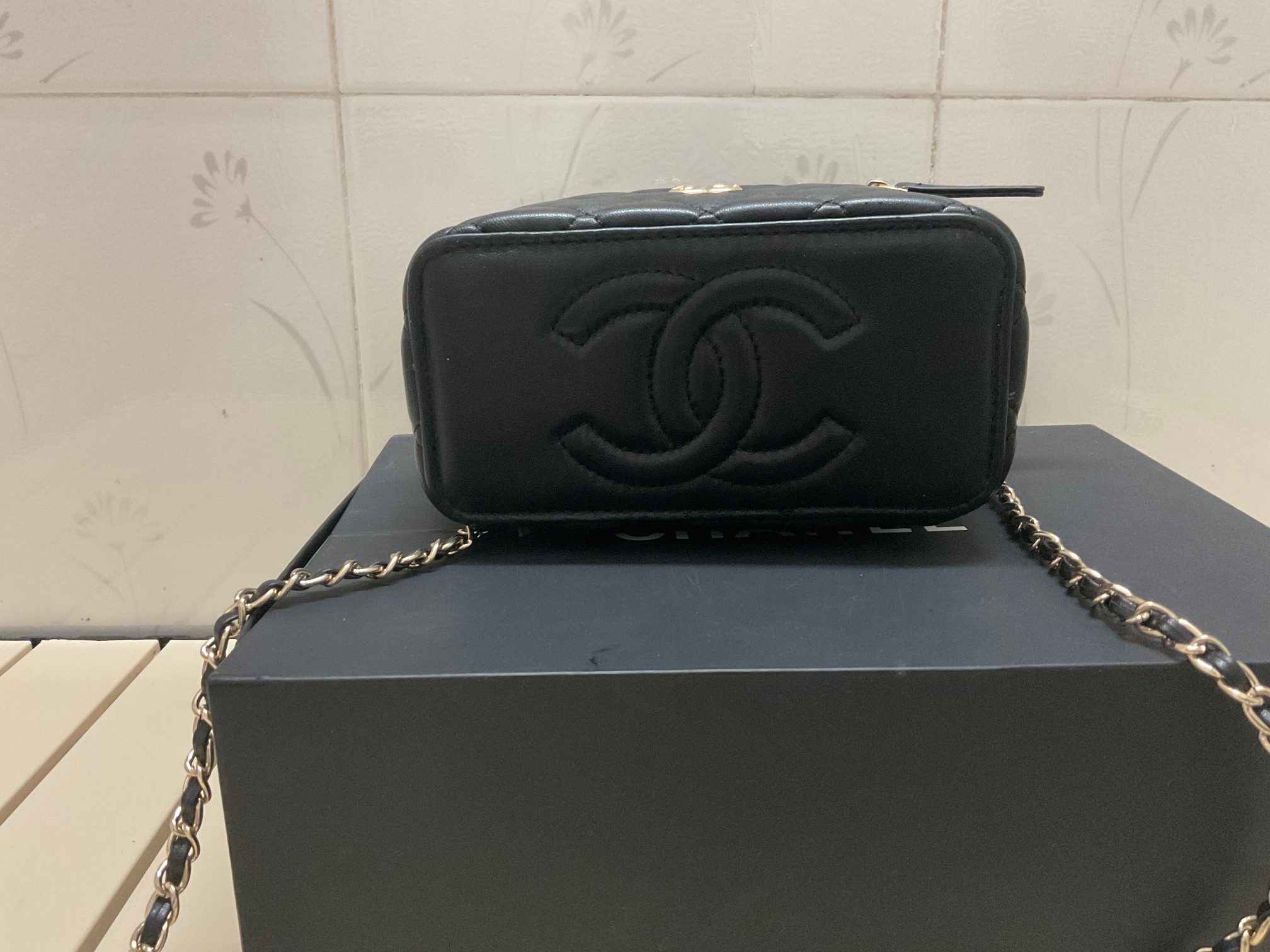 Chanel chain crossbody shoulder bag