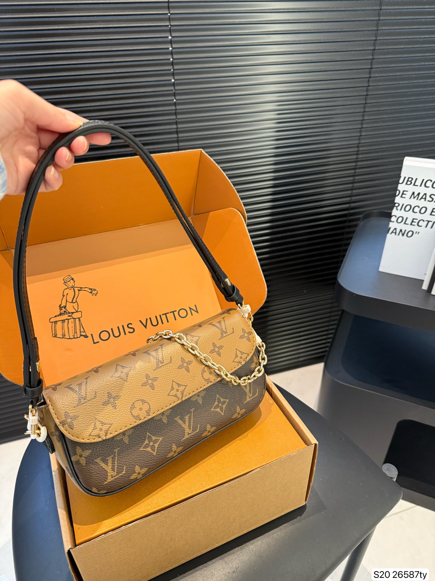 LV ivy underarm bag crossbody bag