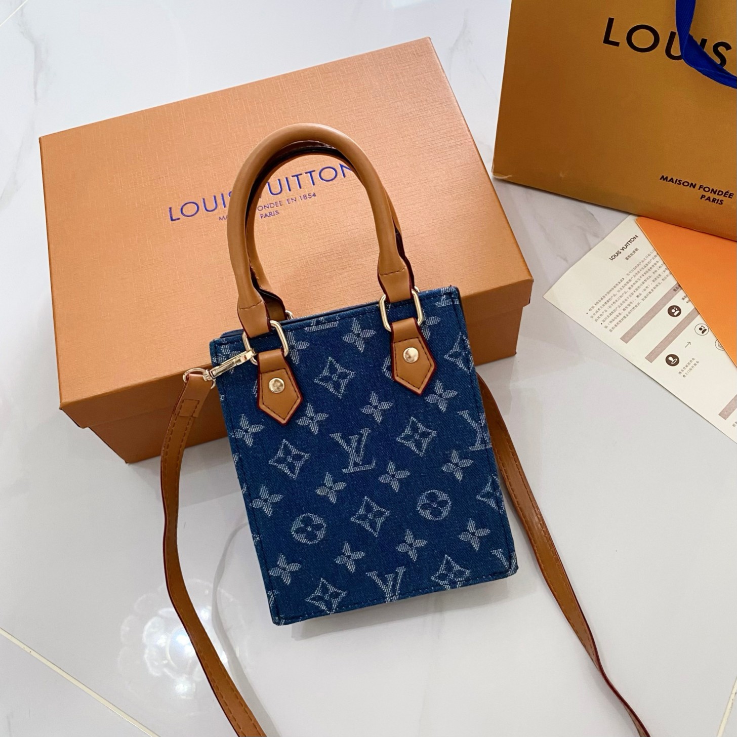 Louis Vuitton Presbyopia Series Handbag Commuting Mini Vertical Tote Bag Shoulder Crossbody Bag