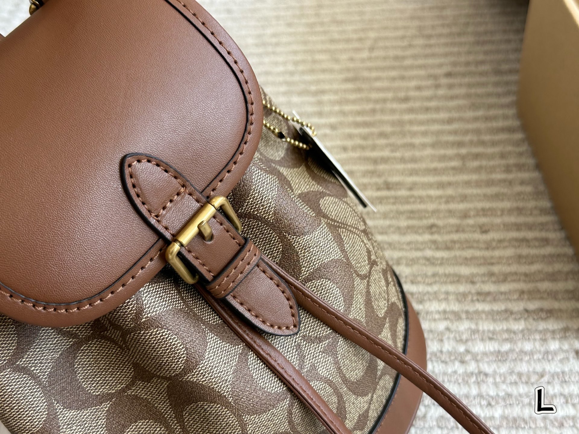 Coach backpack is fashionable and versatile