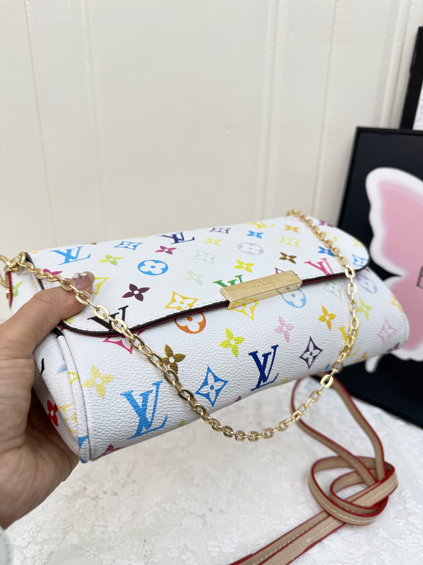 LV niche armpit bag handbag presbyopic