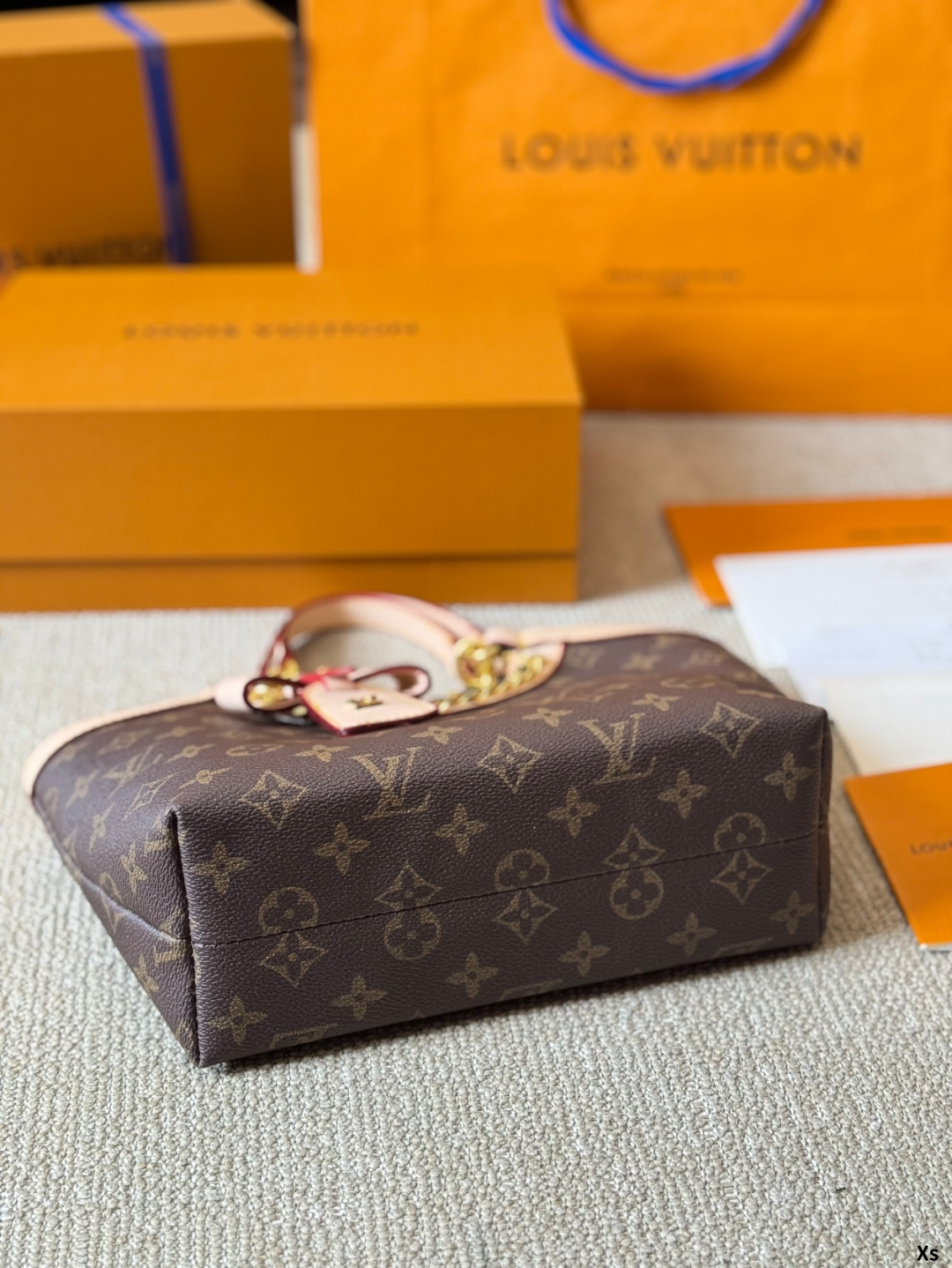 Louis Vuitton armpit crossbody bag high-end large capacity