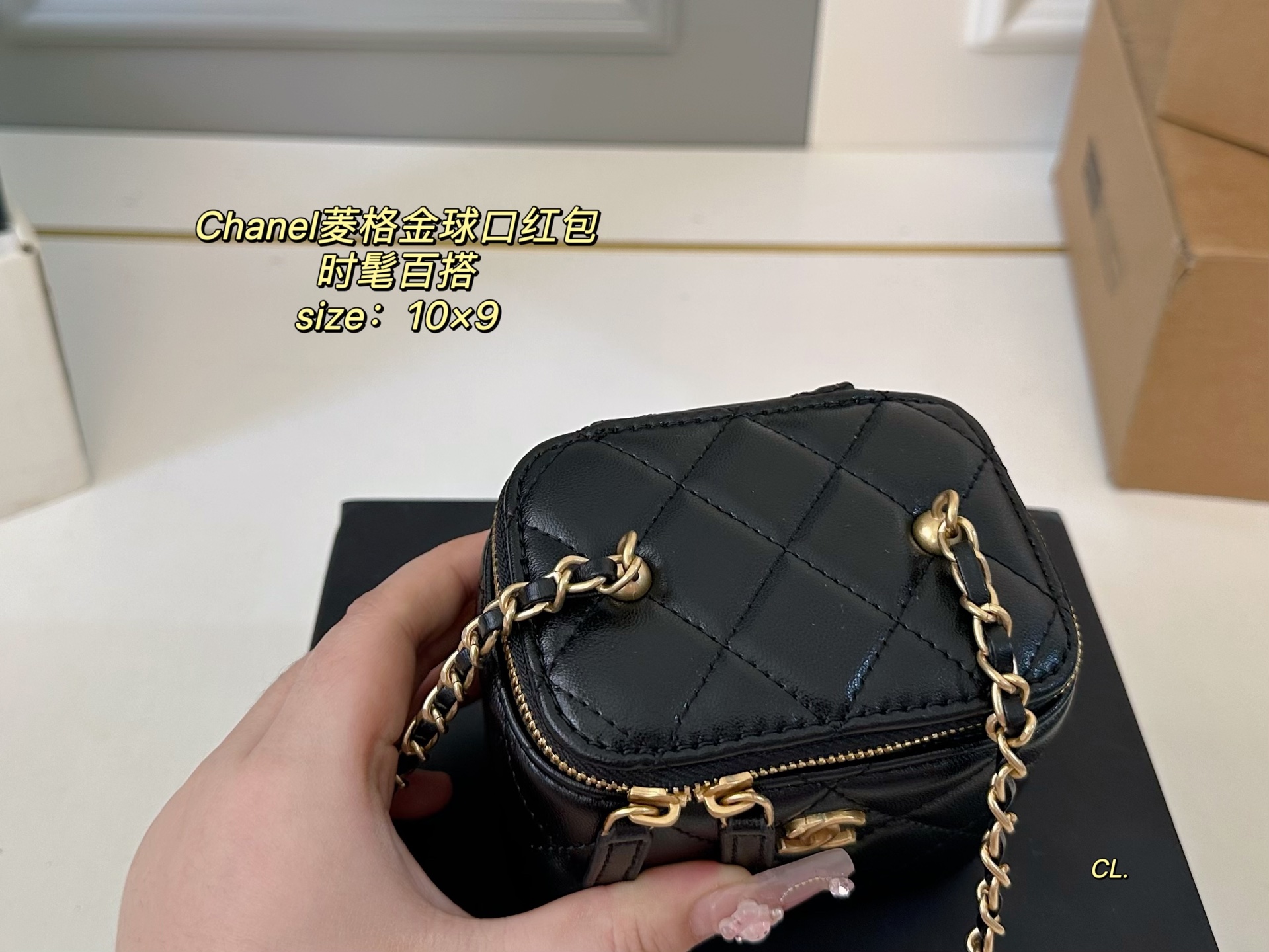 Chanel diamond-shaped golden ball red envelope