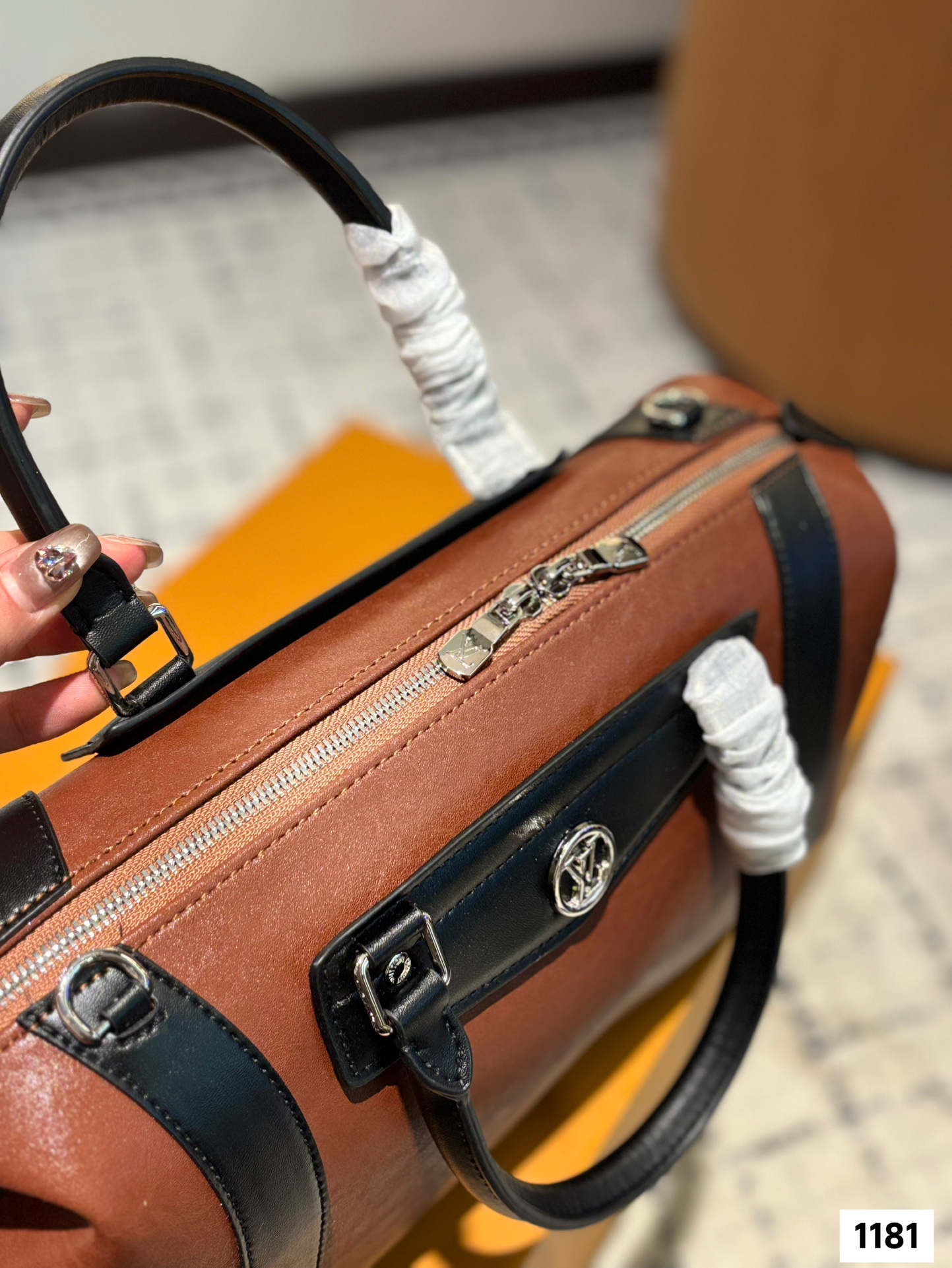 LV new handbags are simple and stylish