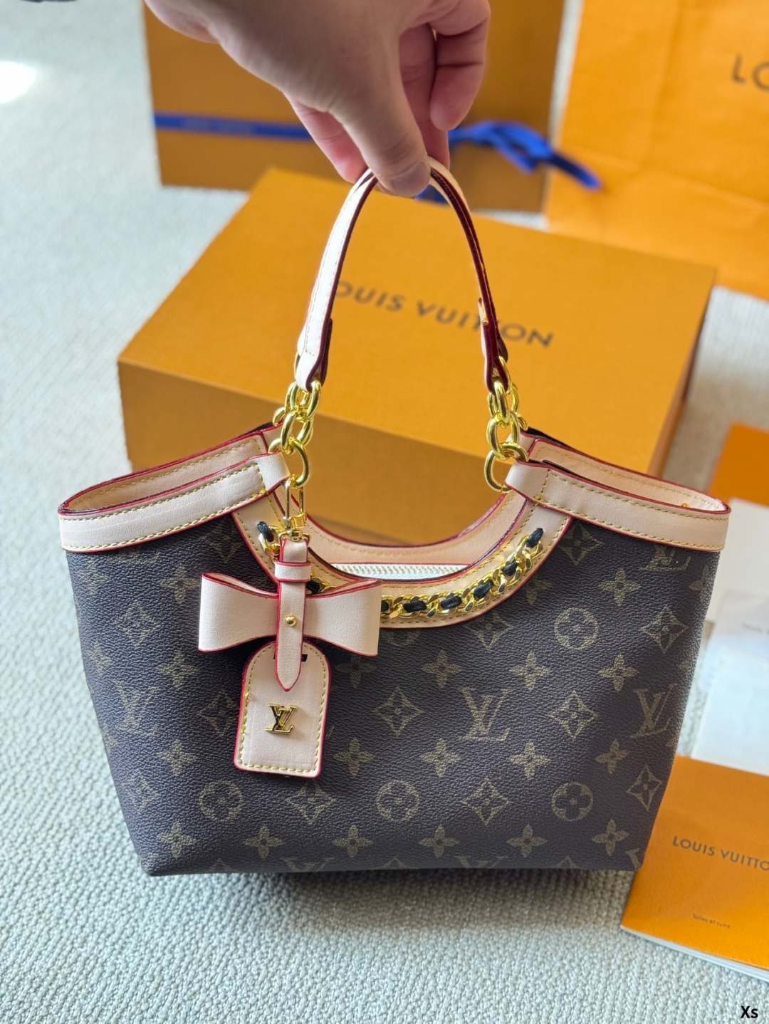 Louis Vuitton armpit crossbody bag high-end large capacity