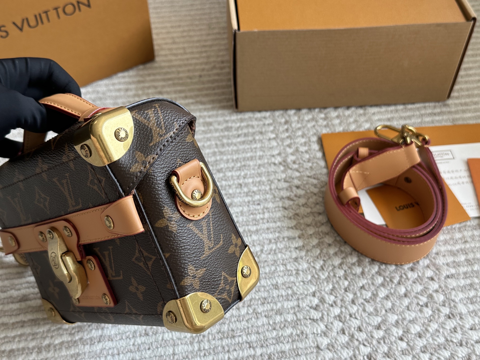 LV men's bag soultrunk box bag