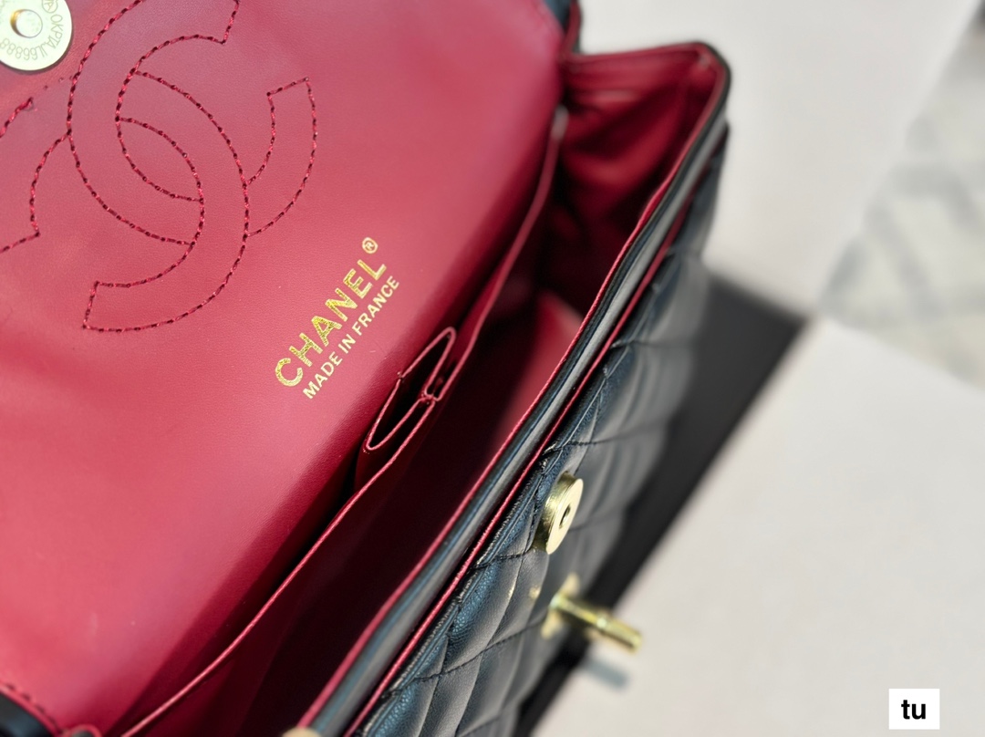 Chanel chain crossbody bag