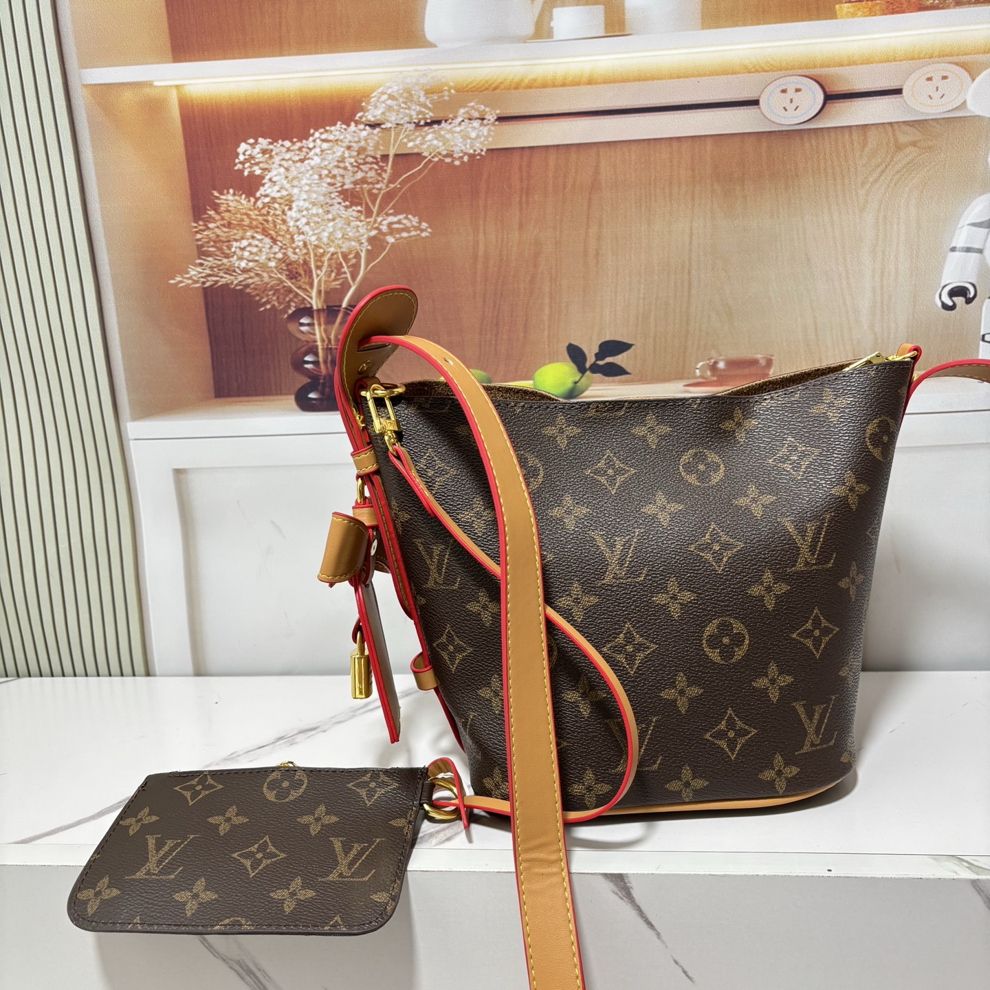 LV presbyopic bucket bag