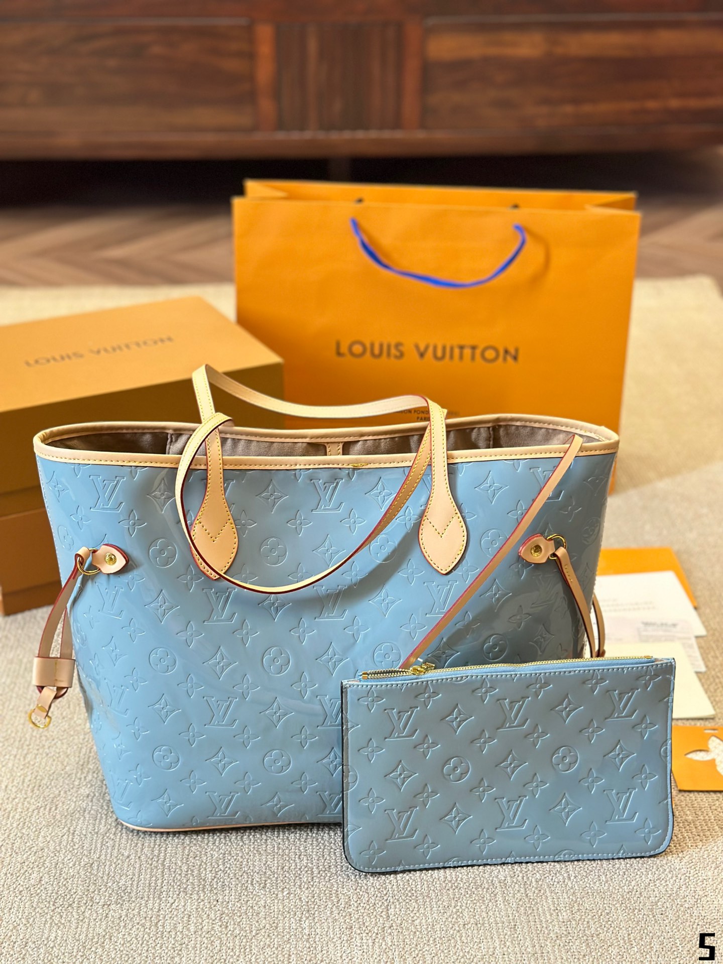 LV neverfull bag patent leather