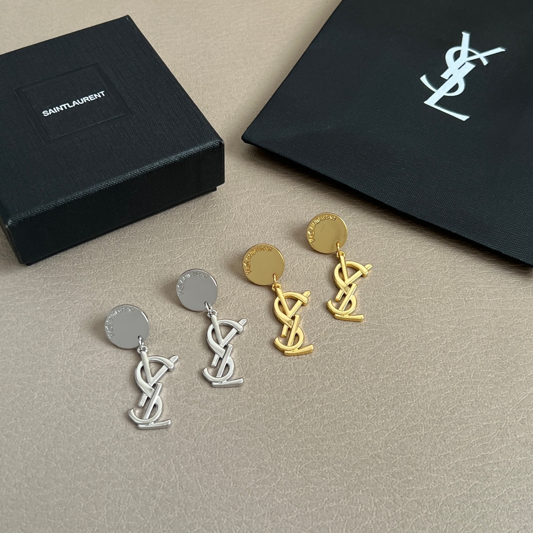 Metal letter light luxury high-end earrings European and American exaggerated fashion personality earrings socialite temperament big-name earrings for women