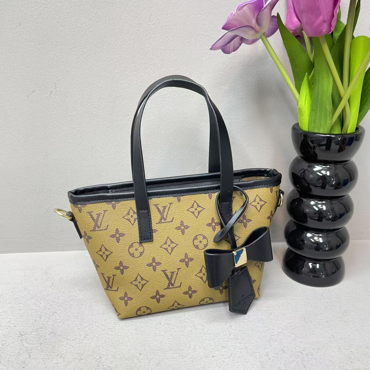 Louis Vuitton portable vegetable basket bag new high quality versatile shoulder crossbody bag retro