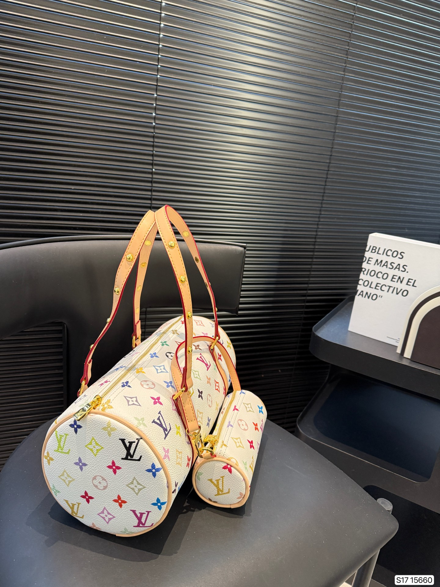 LV armpit bag 2-in-1 pillow bag classic and fashionable