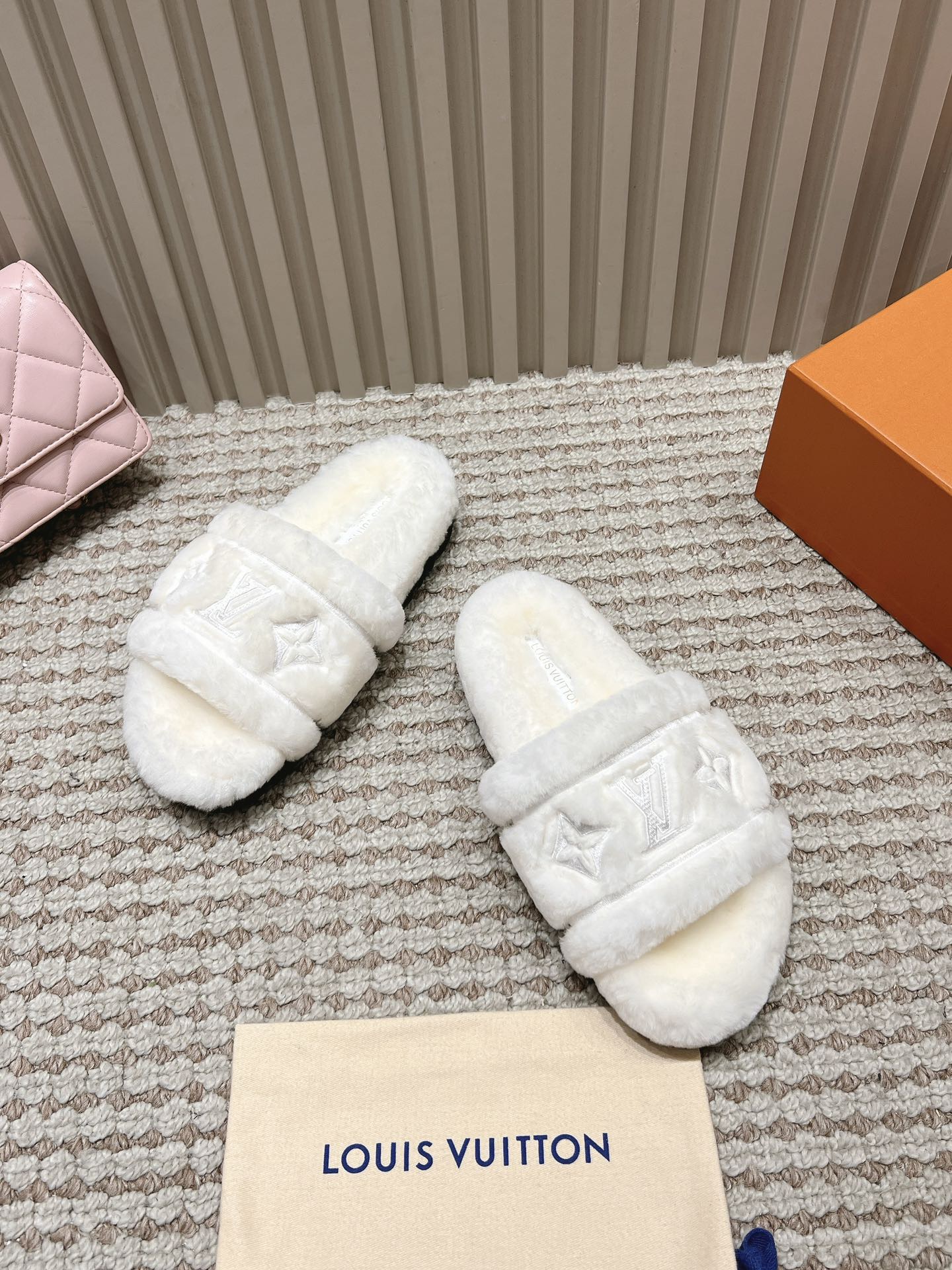 LV embroidered plush slippers