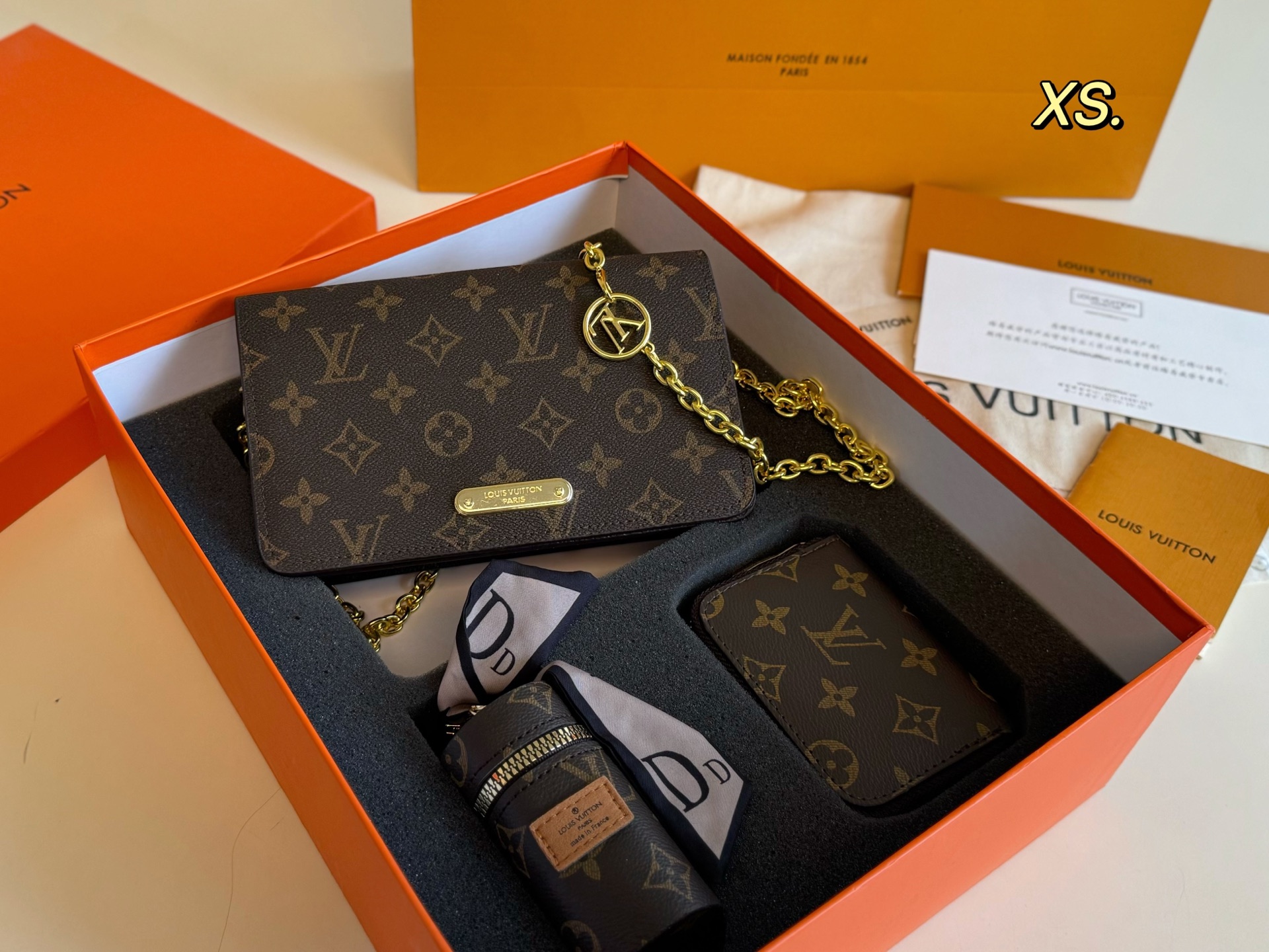 LV new Lily woc presbyopia chain bag box