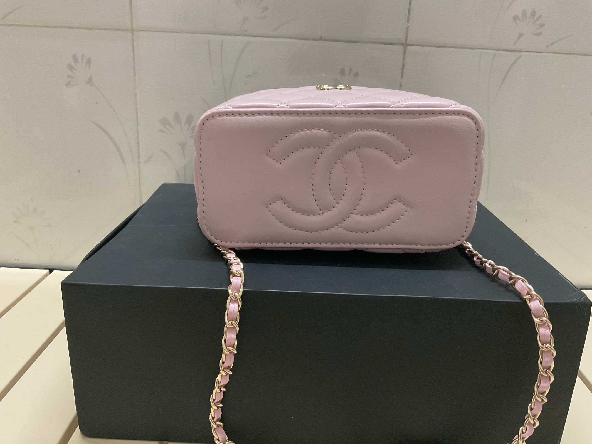 Chanel chain crossbody shoulder bag