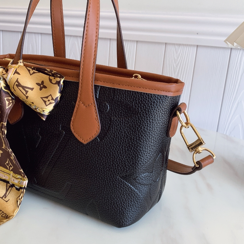 Louis Vuitton's new fashionable and versatile shoulder crossbody bag