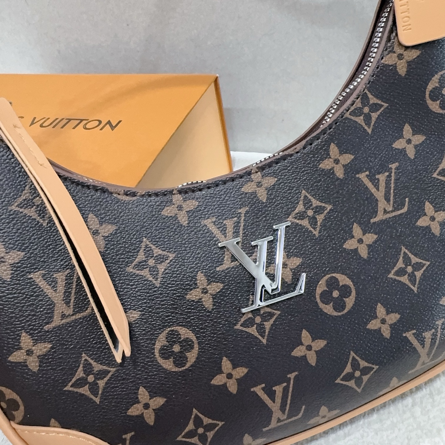 LV single shoulder armpit bag classic presbyopia