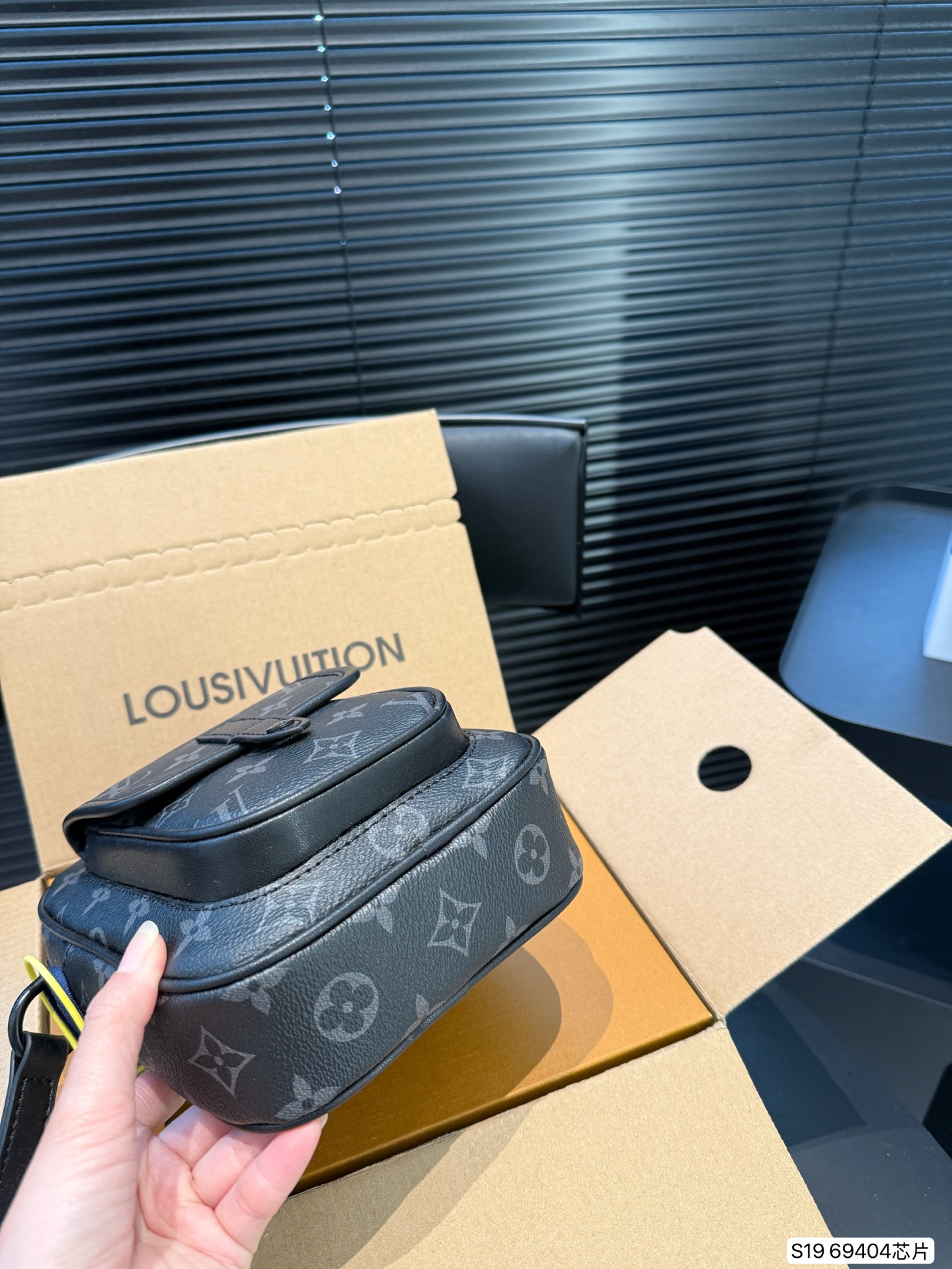 LV messenger bag men's camera bag