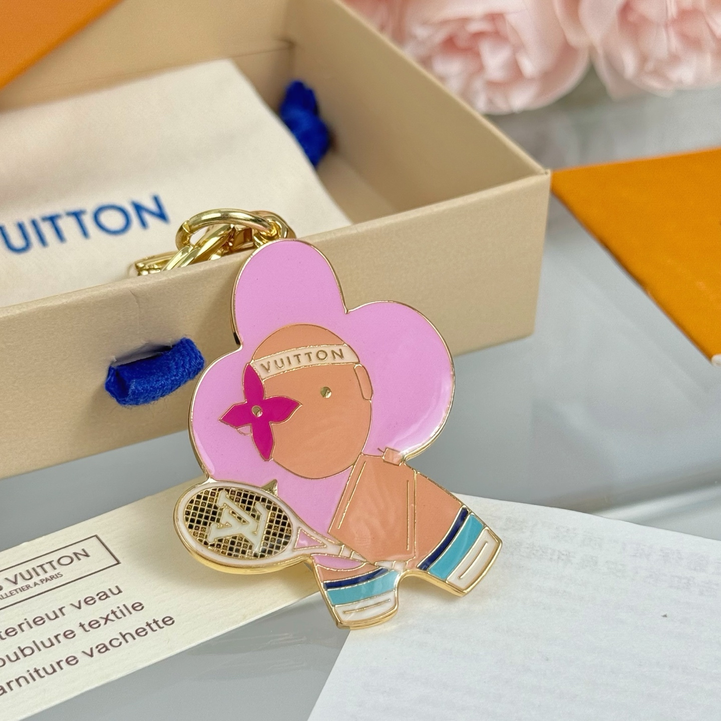 VIVIENNE ON THE COURT keychain