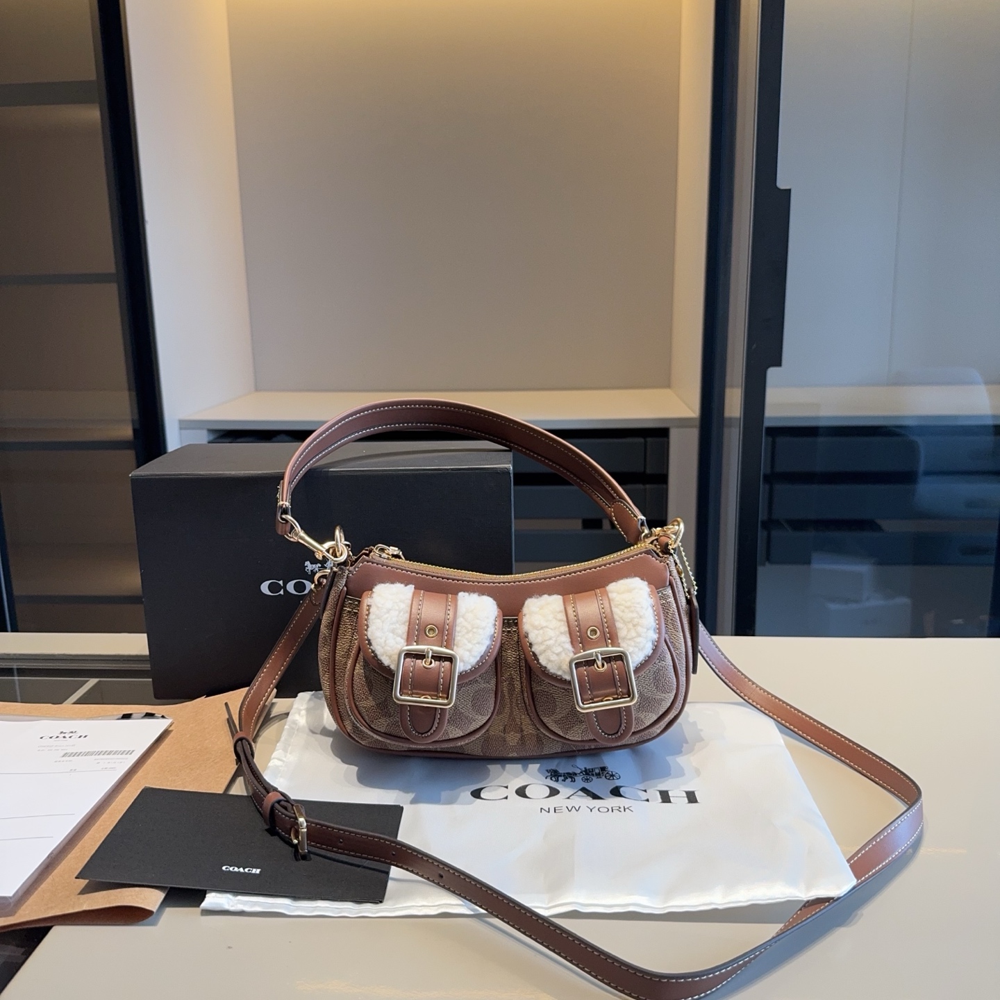 COACH Ashton baguete underarm bag