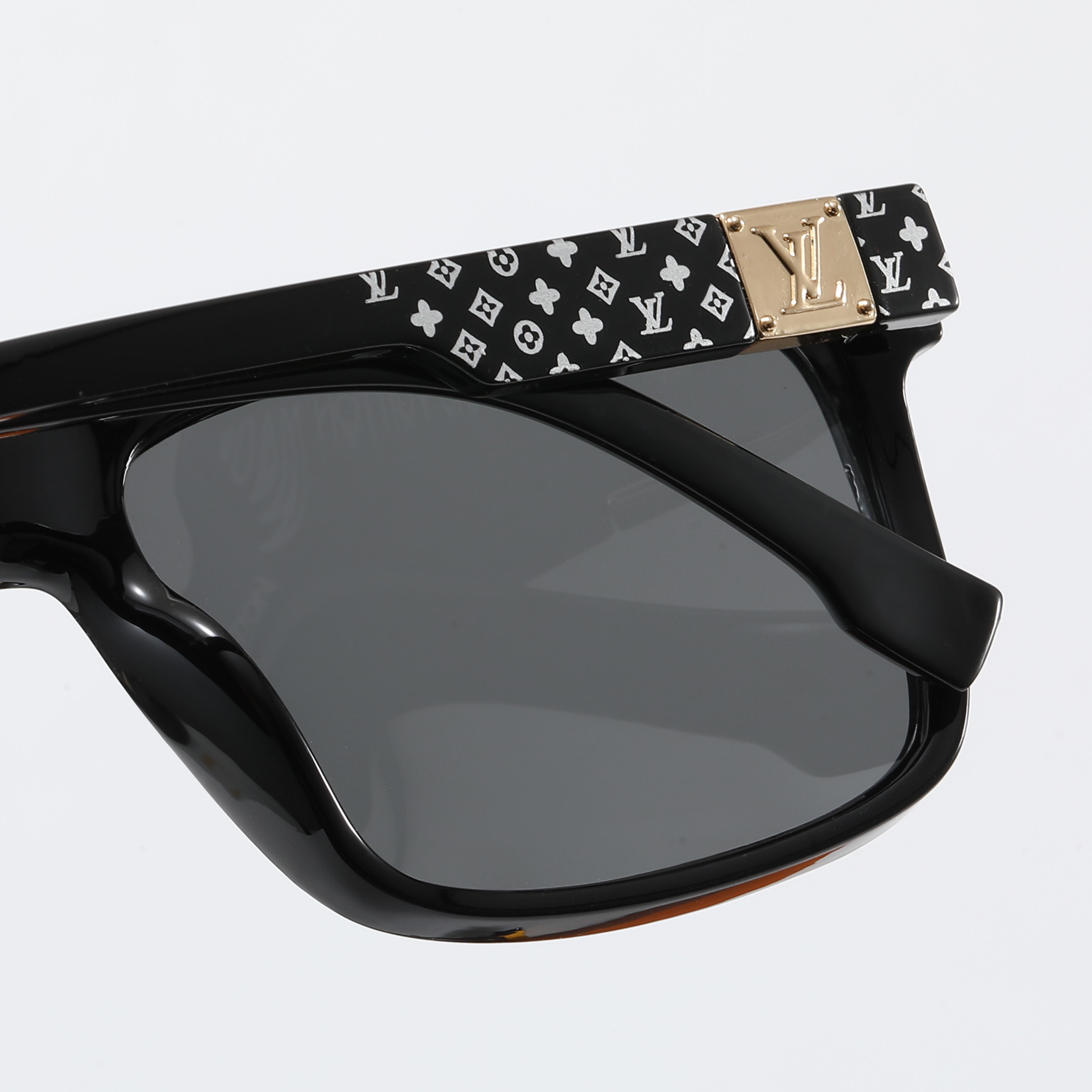 LV sunglasses personalized and fashionable