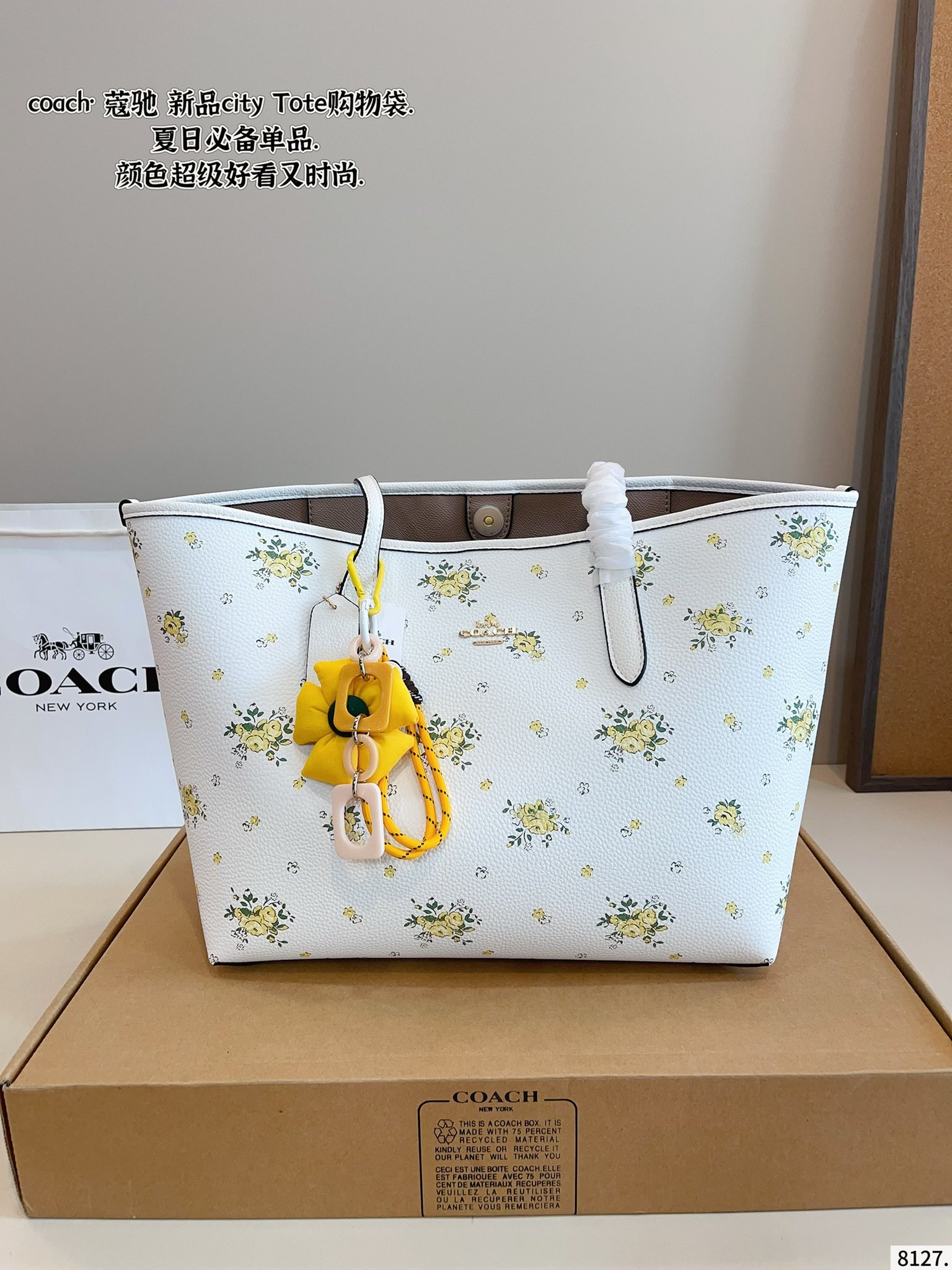 Coach City Tote is simple and versatile