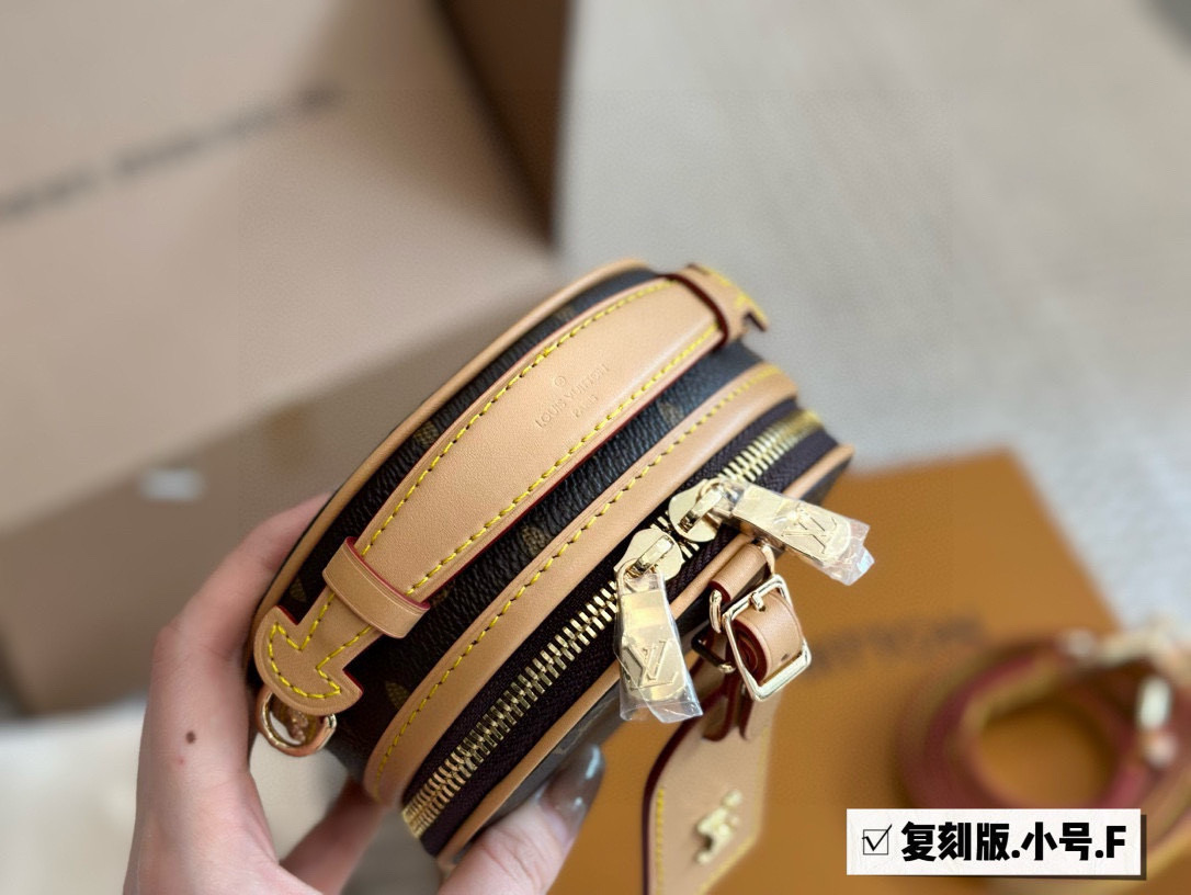 LV BOITE small round bag
