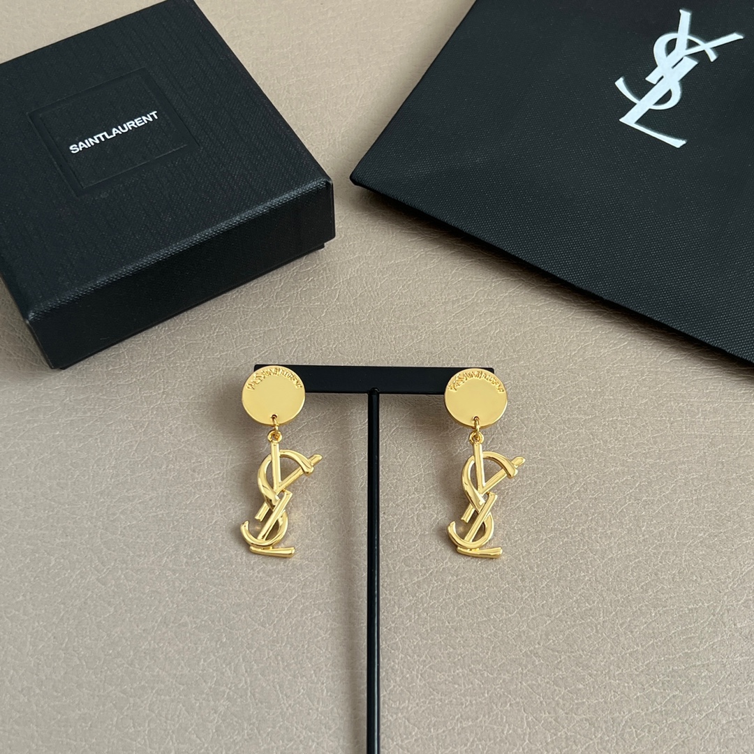 Metal letter light luxury high-end earrings European and American exaggerated fashion personality earrings socialite temperament big-name earrings for women