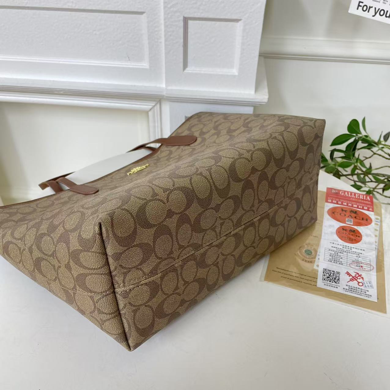 Coach simple fashion shopping bag