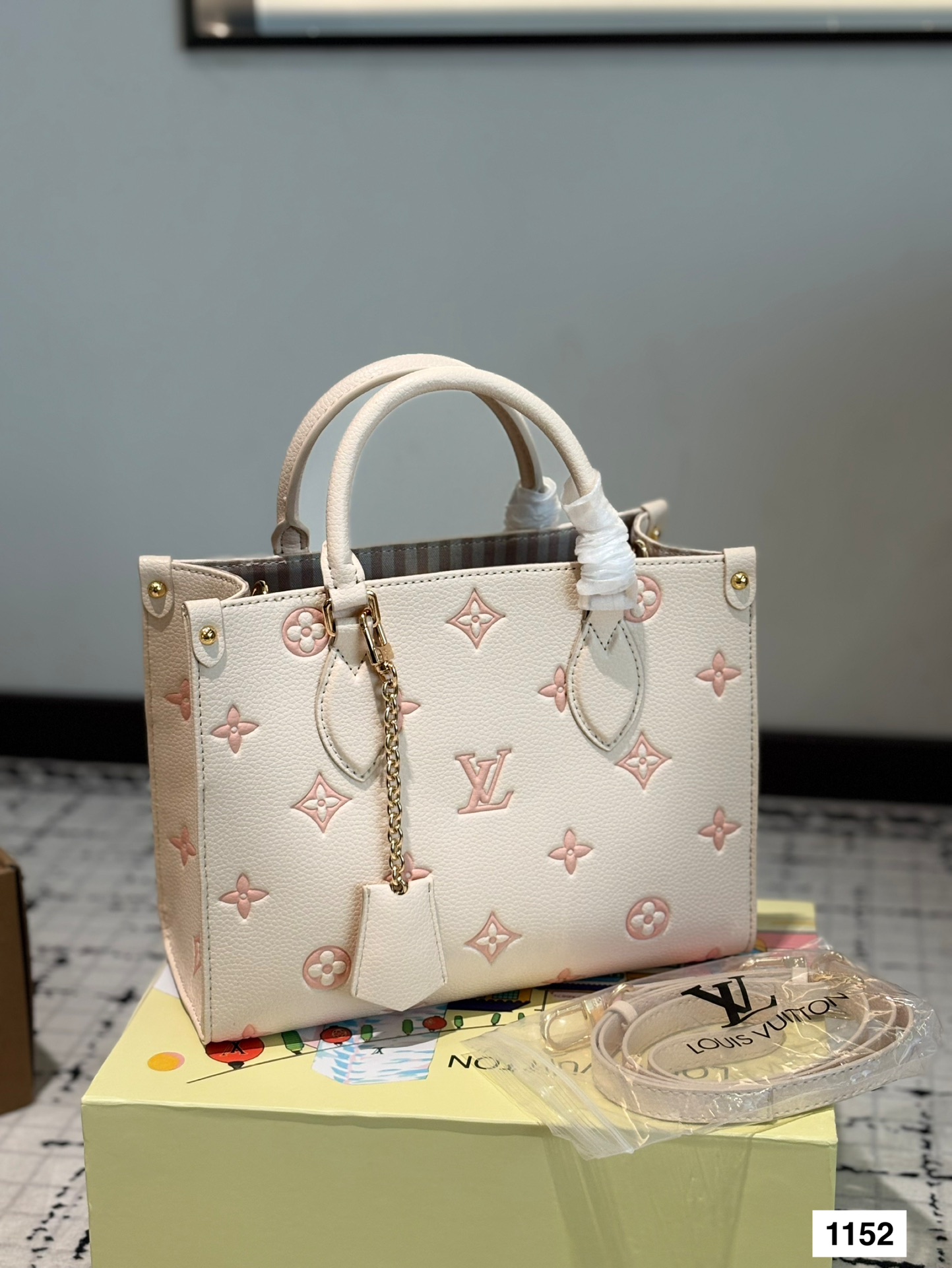 LV Onthego Tote Bag