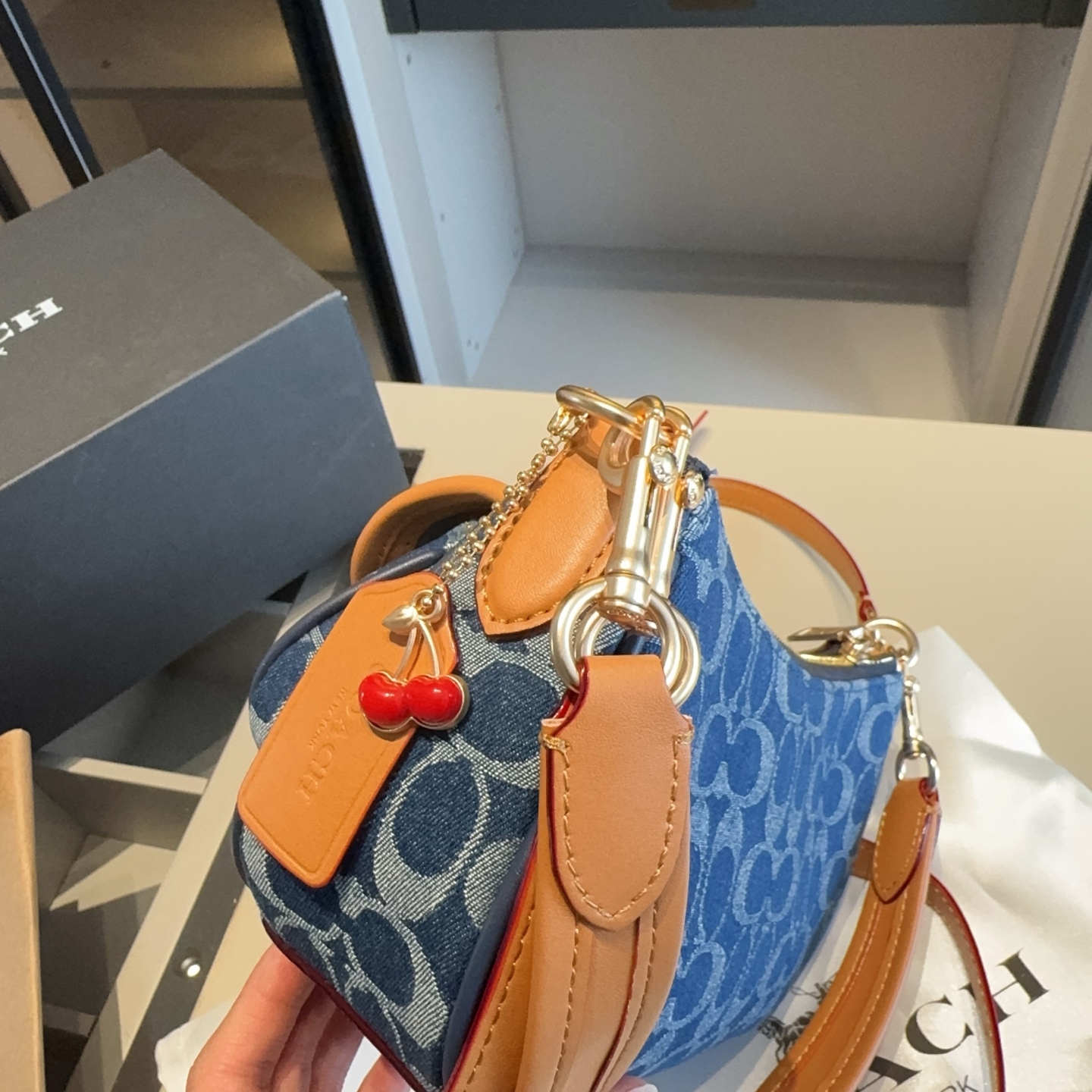 COACH Ashton baguete underarm bag