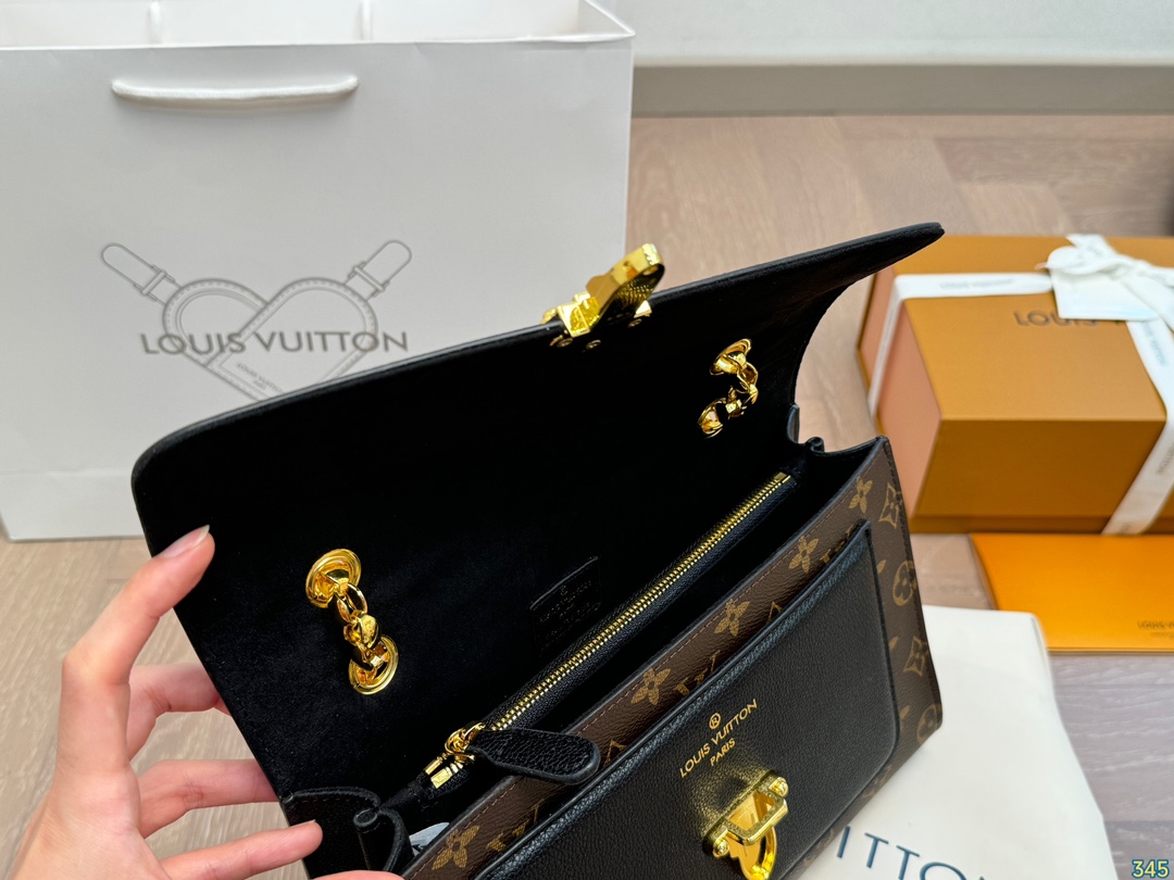 LV victoire chain bag