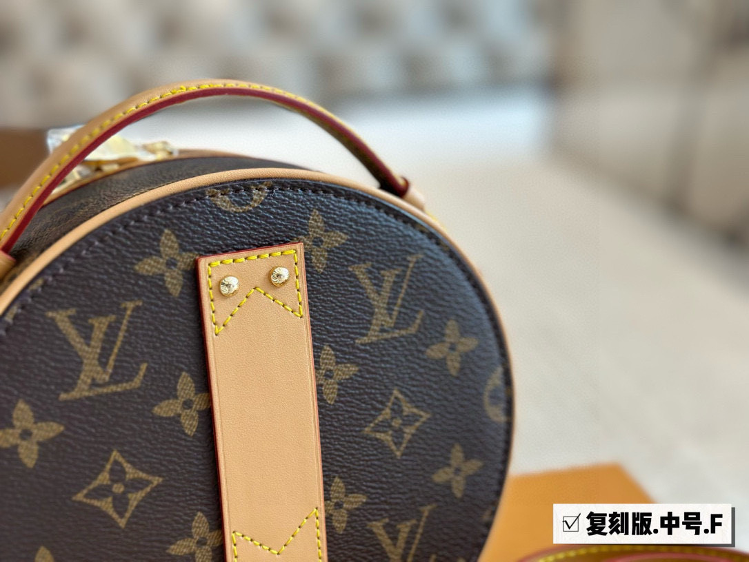 LV BOITE small round bag