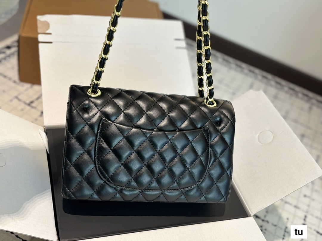 Chanel chain crossbody bag