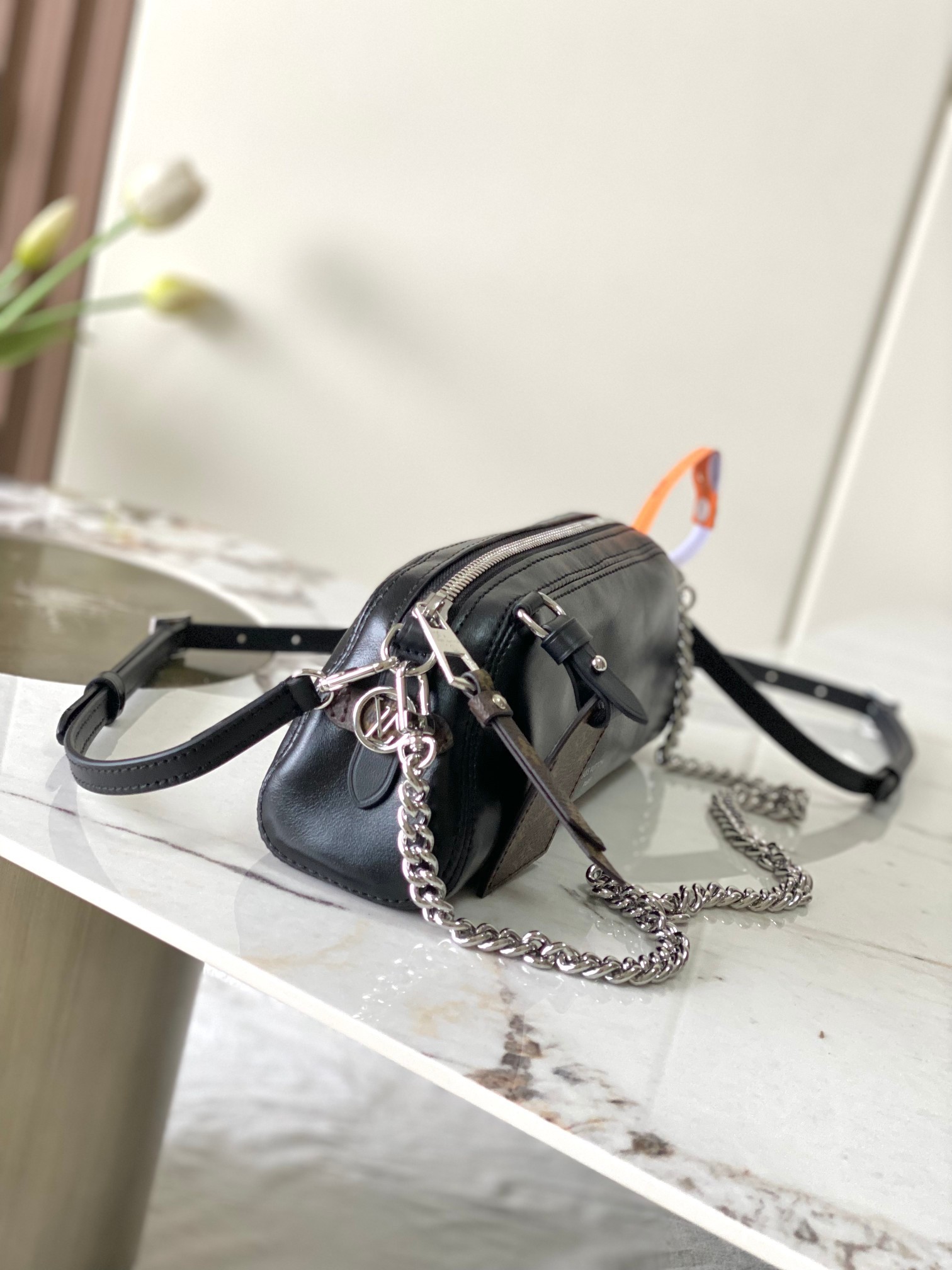 LV Vibe chette Vibe chain shoulder bag