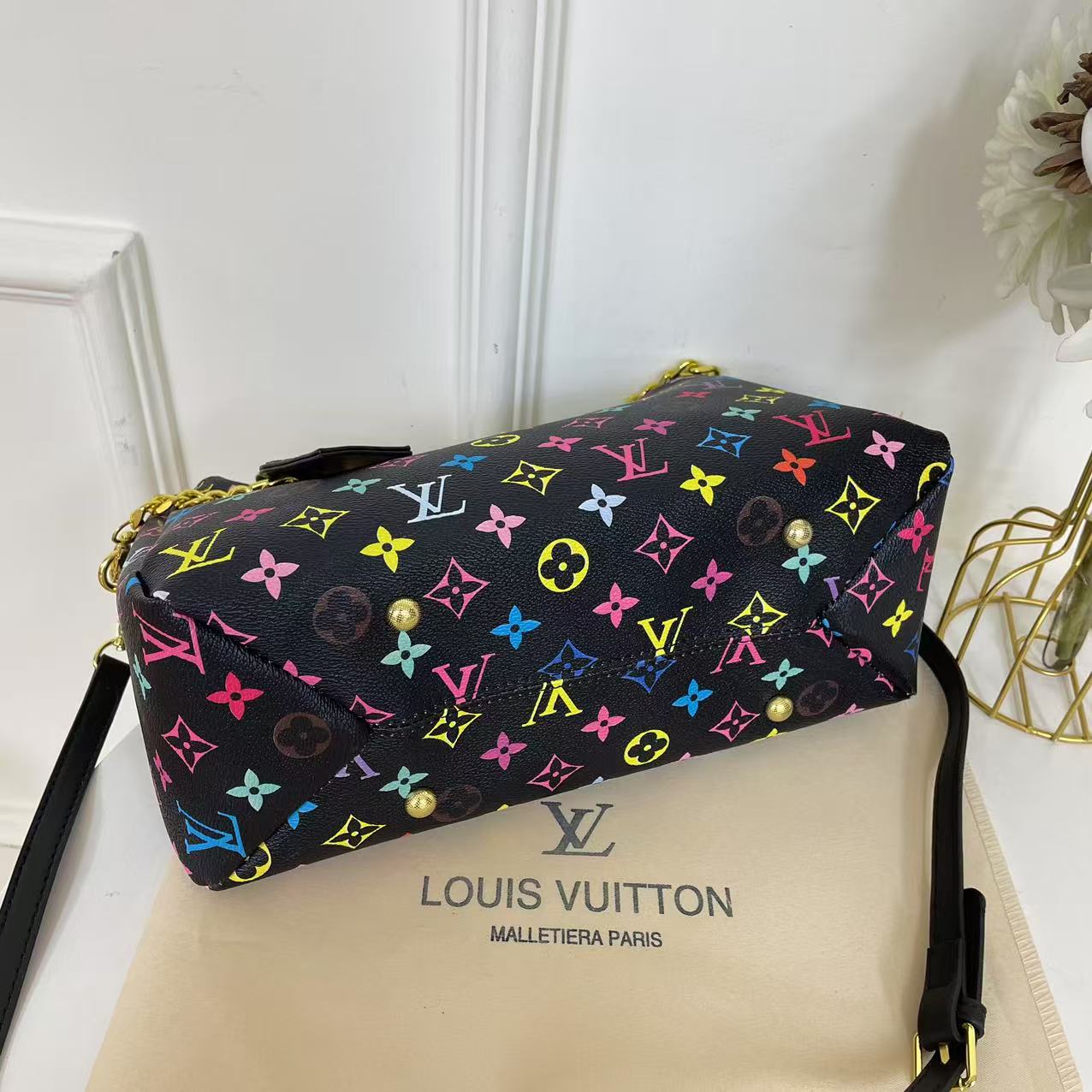 Louis Vuitton chain bag high-end French armpit bag simple retro