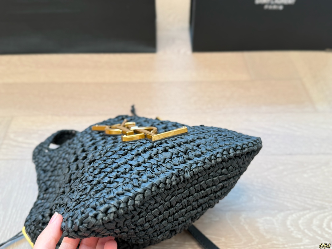 YSL straw bag retro and elegant