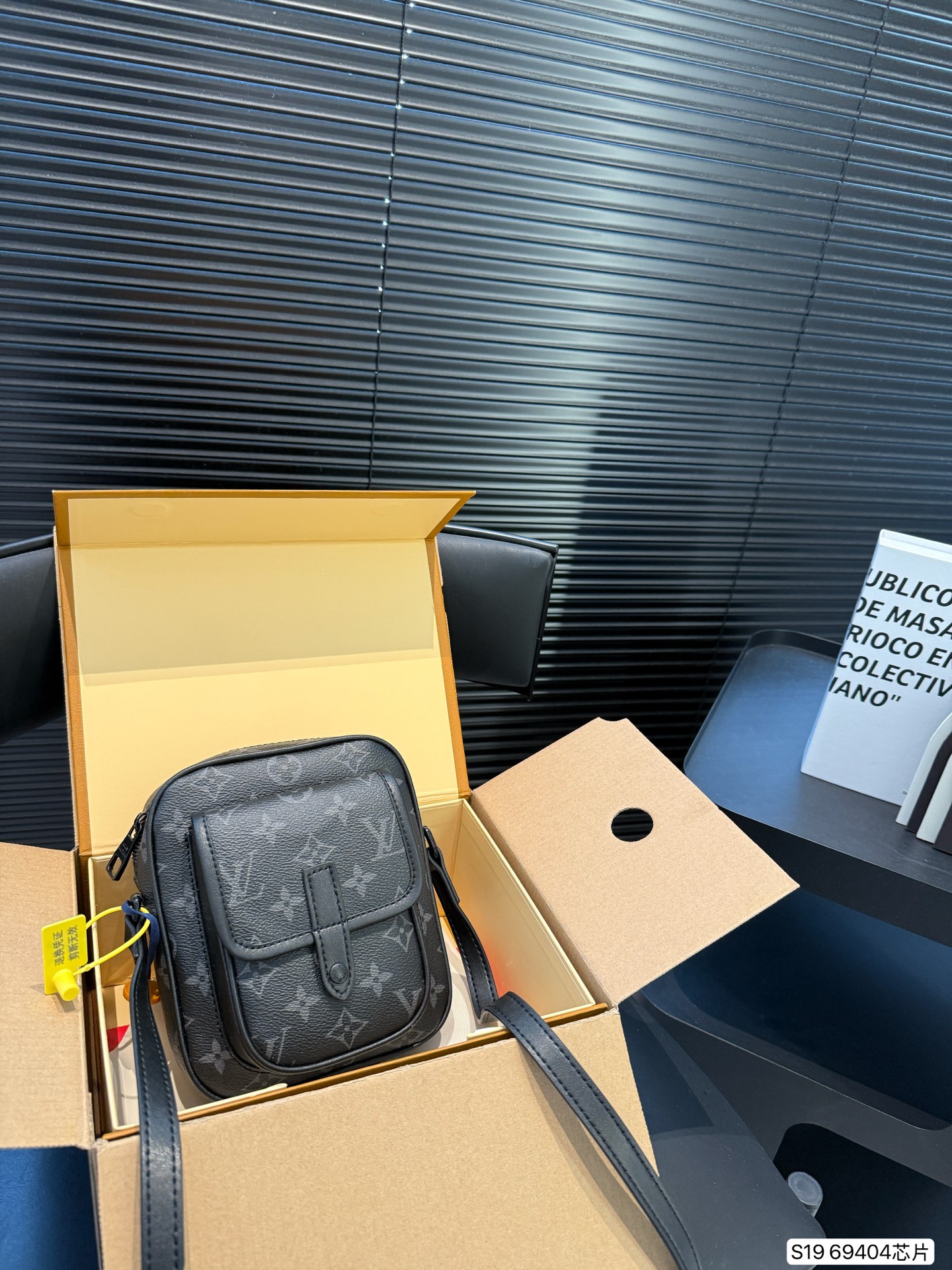 LV messenger bag men's camera bag