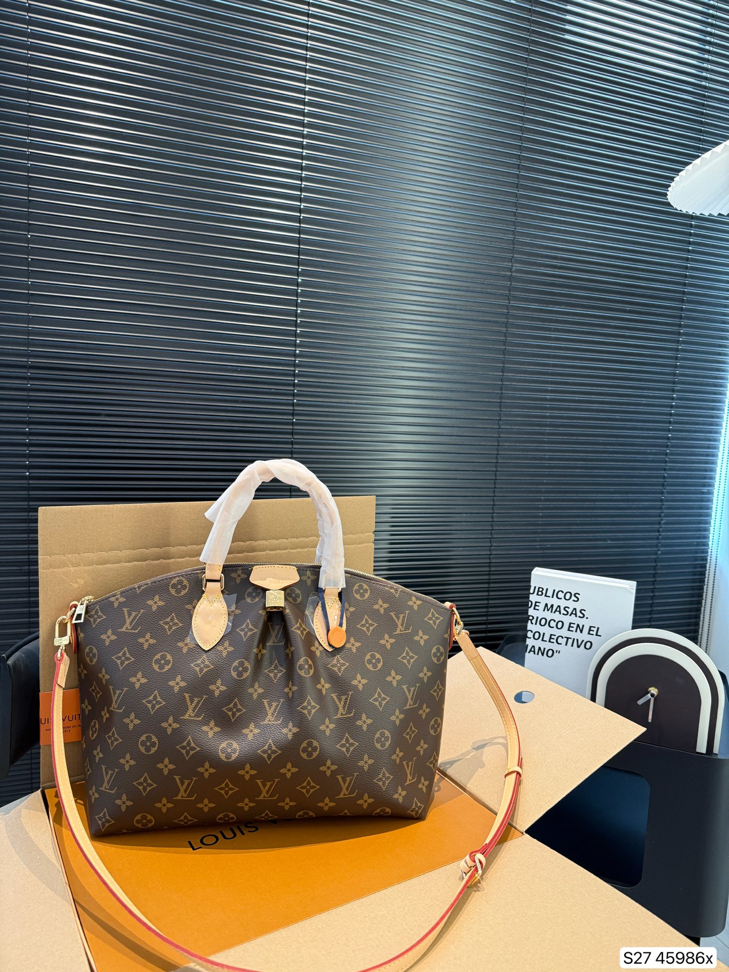 LV high-end dumpling bag