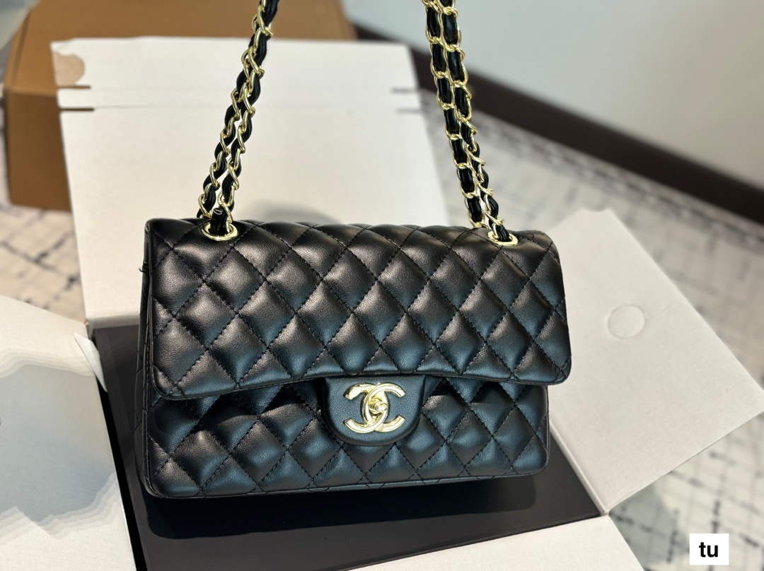 Chanel chain crossbody bag