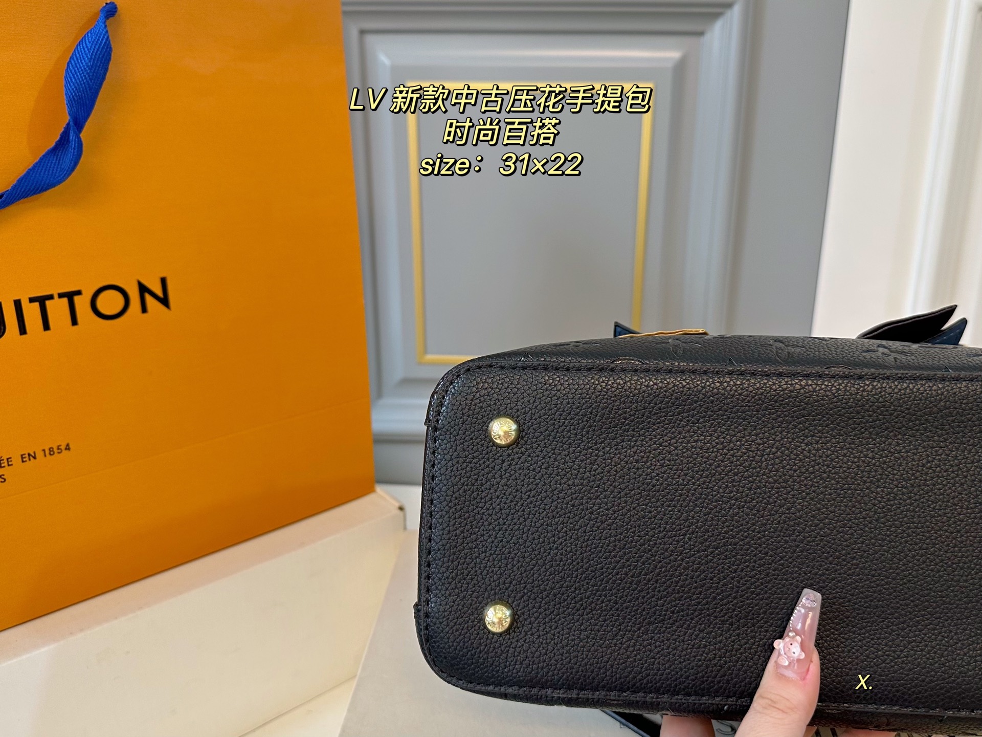 Louis Vuitton new embossed second-hand handbag