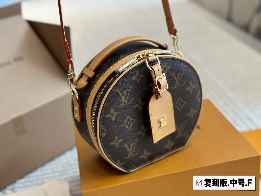 LV BOITE small round bag