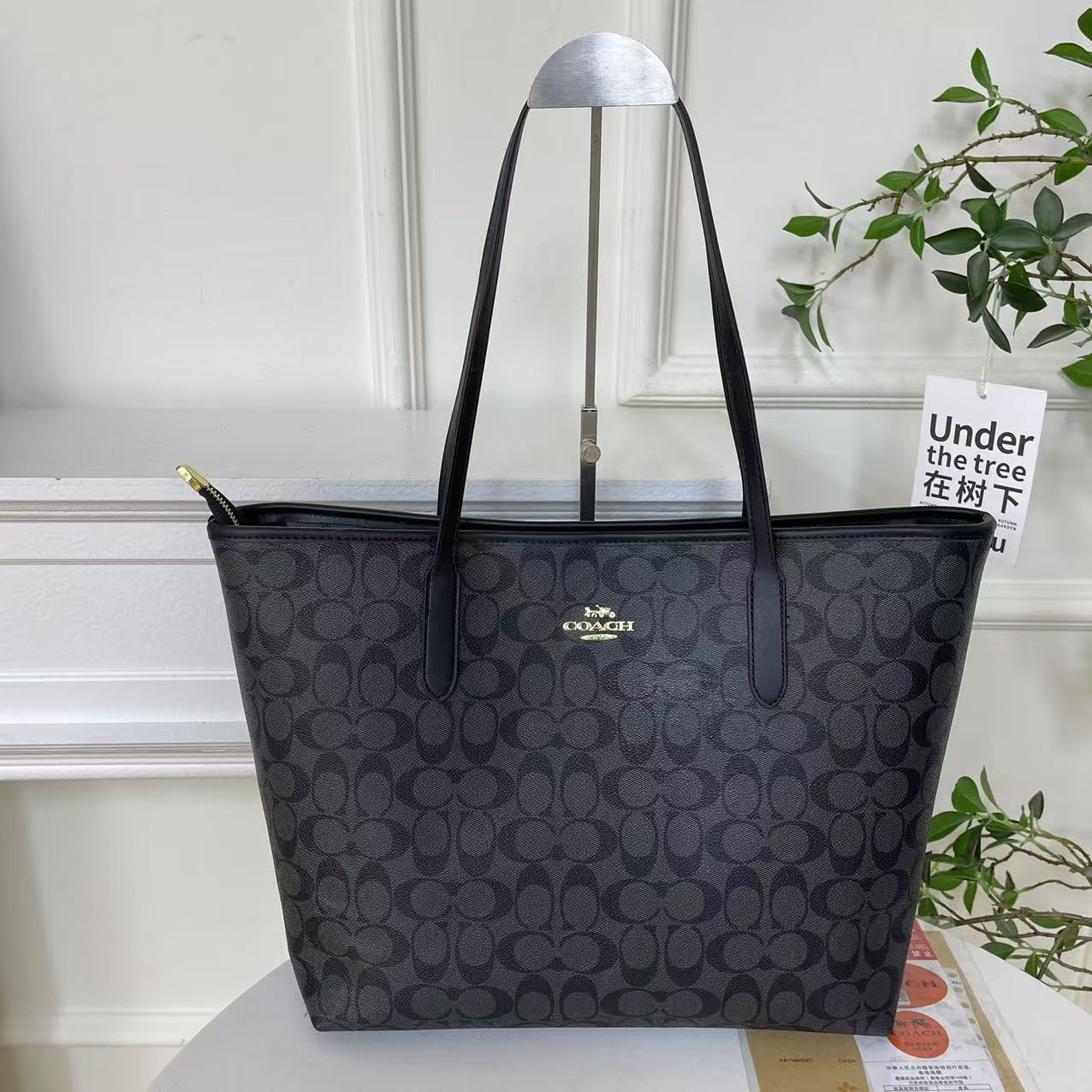 Coach simple fashion shopping bag