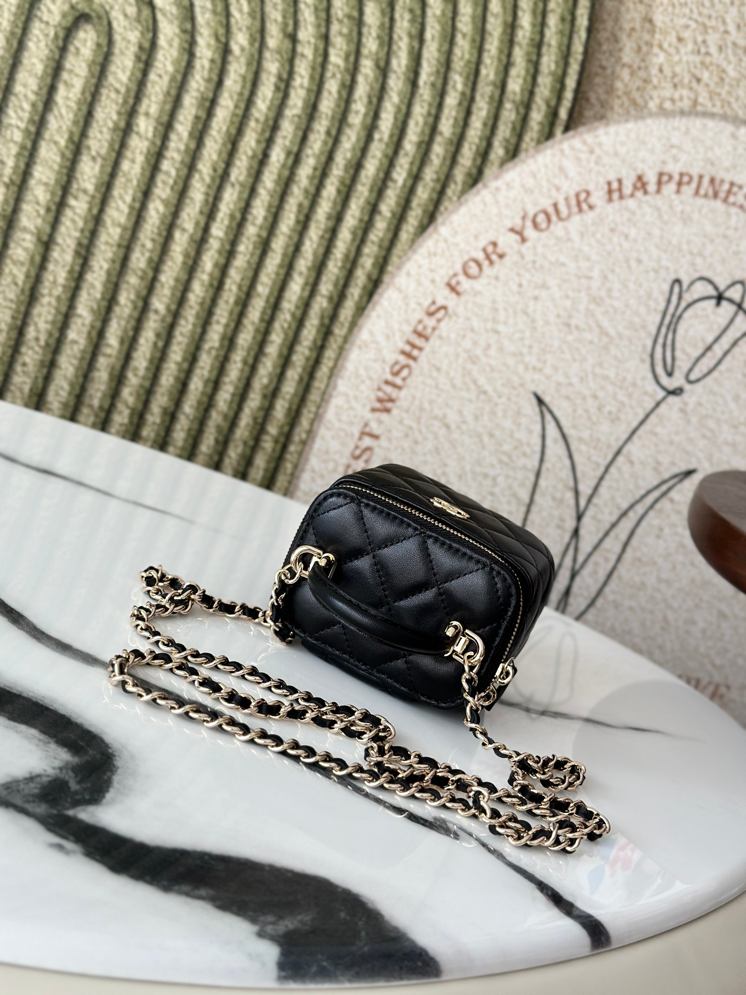 Top version Chanel Chain Makeup Bag with a makeup mirror inside