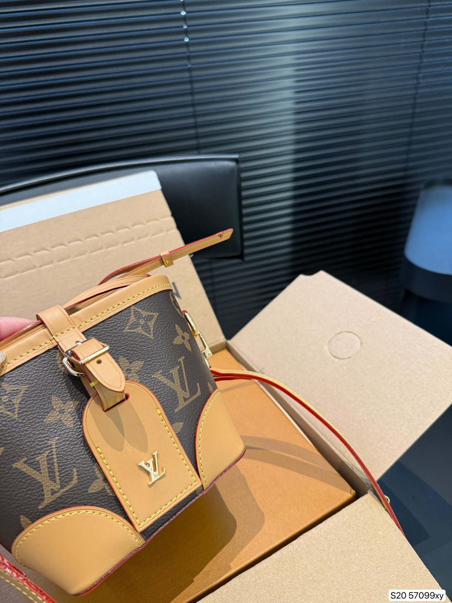 LV Mini monogram small bucket bag