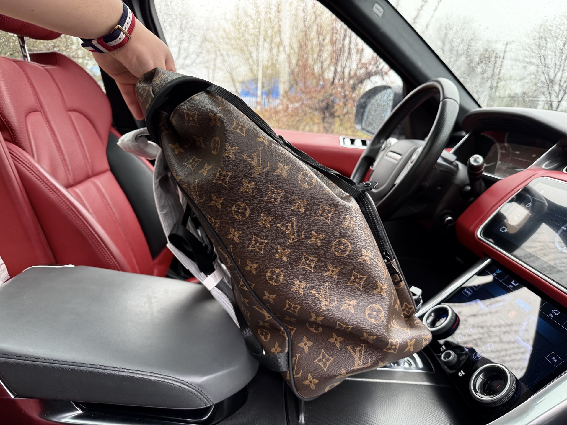 LV backpack full body presbyopia