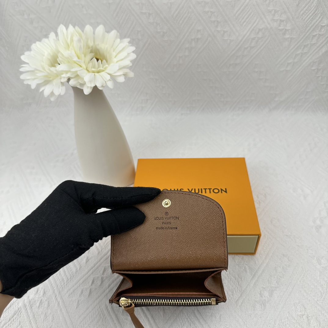 LV compact and practical coin purse