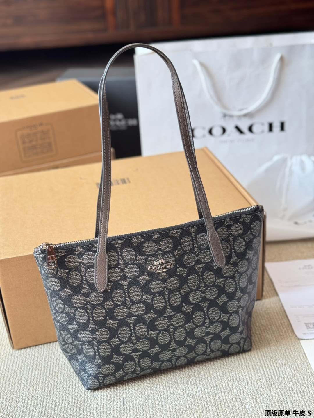 Coach's new Fiona tote bag hand armpit bag