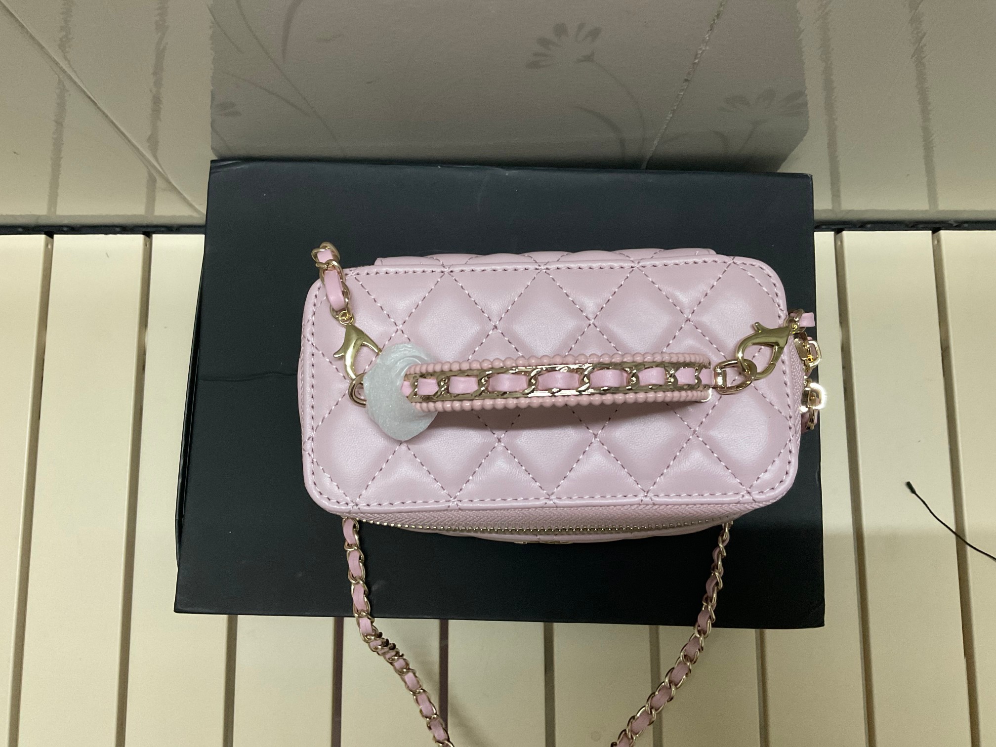 Chanel chain crossbody shoulder bag